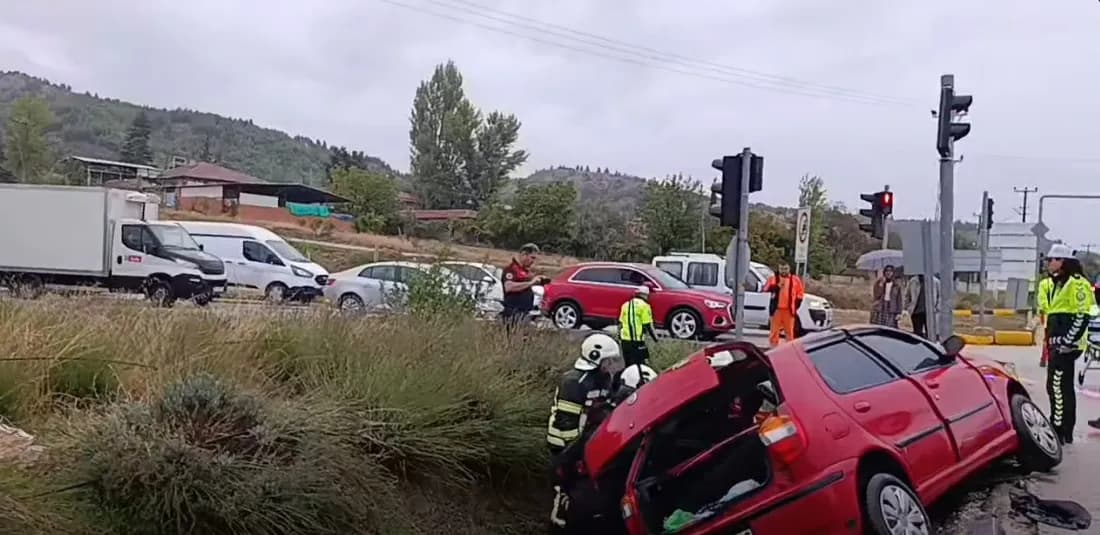 Burdur-Ankara Karayolu’nda Otomobil ile Yolcu Otobüsü Çarpıştı: 1 Yaralı.