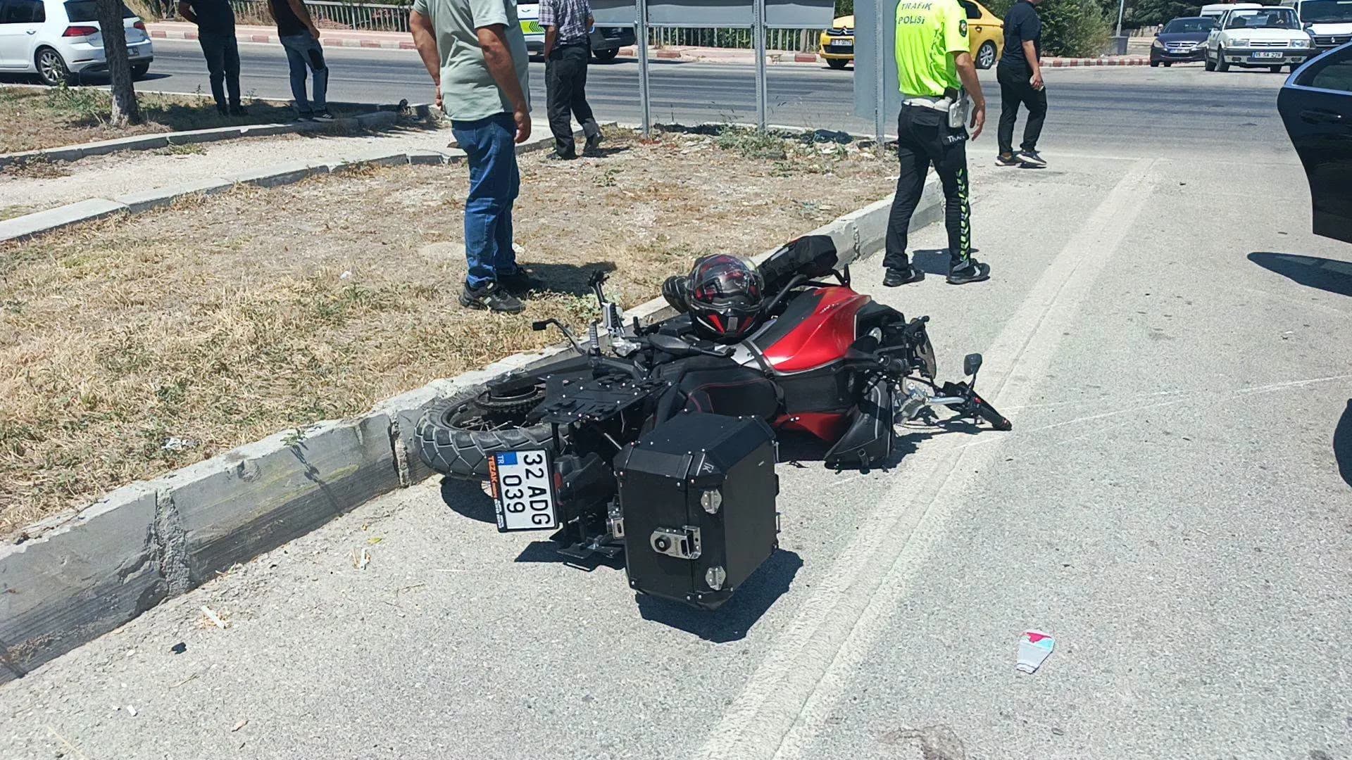 Manastır Kavşağında motosiklet kazası , sürücü ağır yaralı.