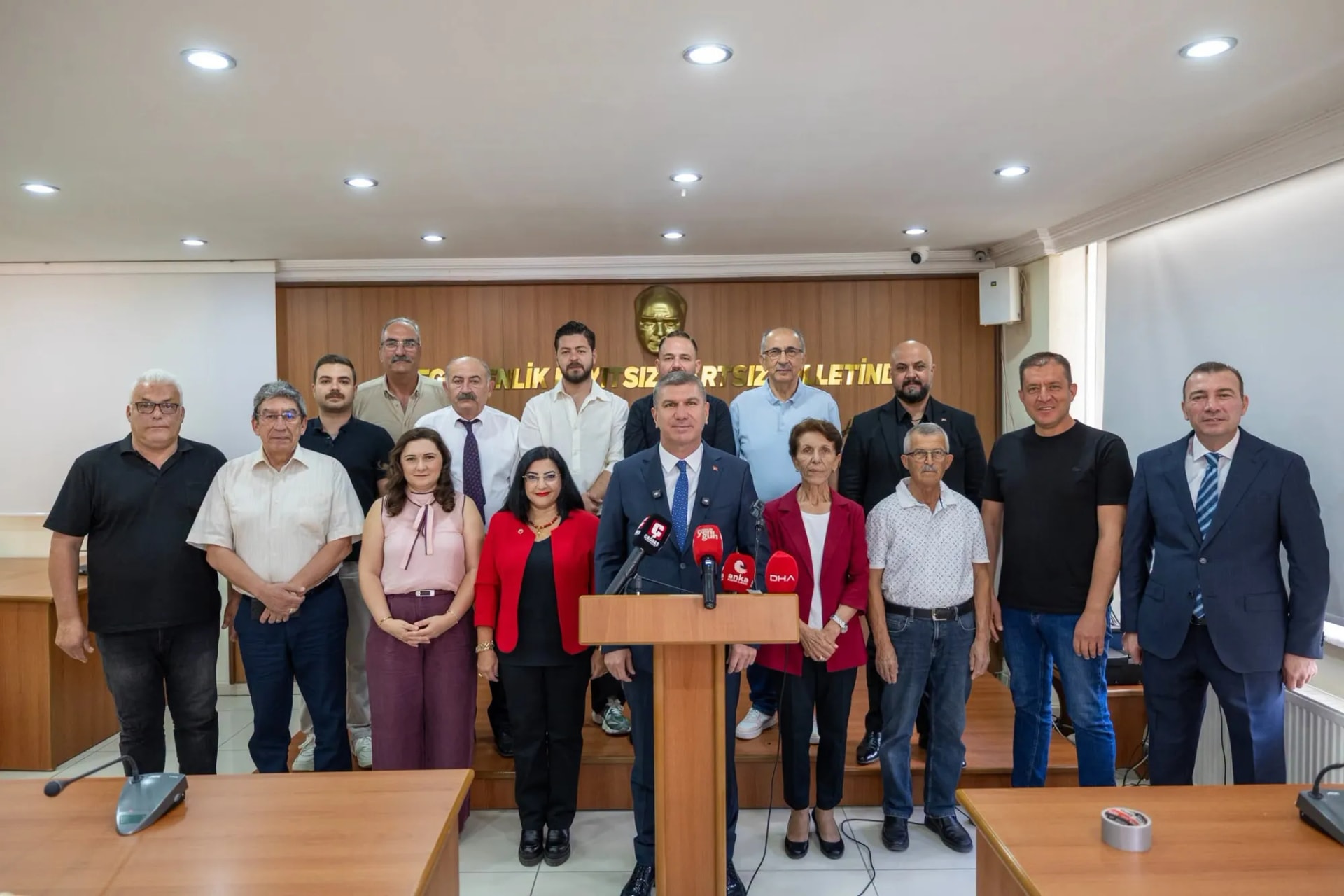 Ercengiz ve 15 Meclis Üyesinden Yeni Parti Hamlesi: “Bizim Tarafımız Halktır”