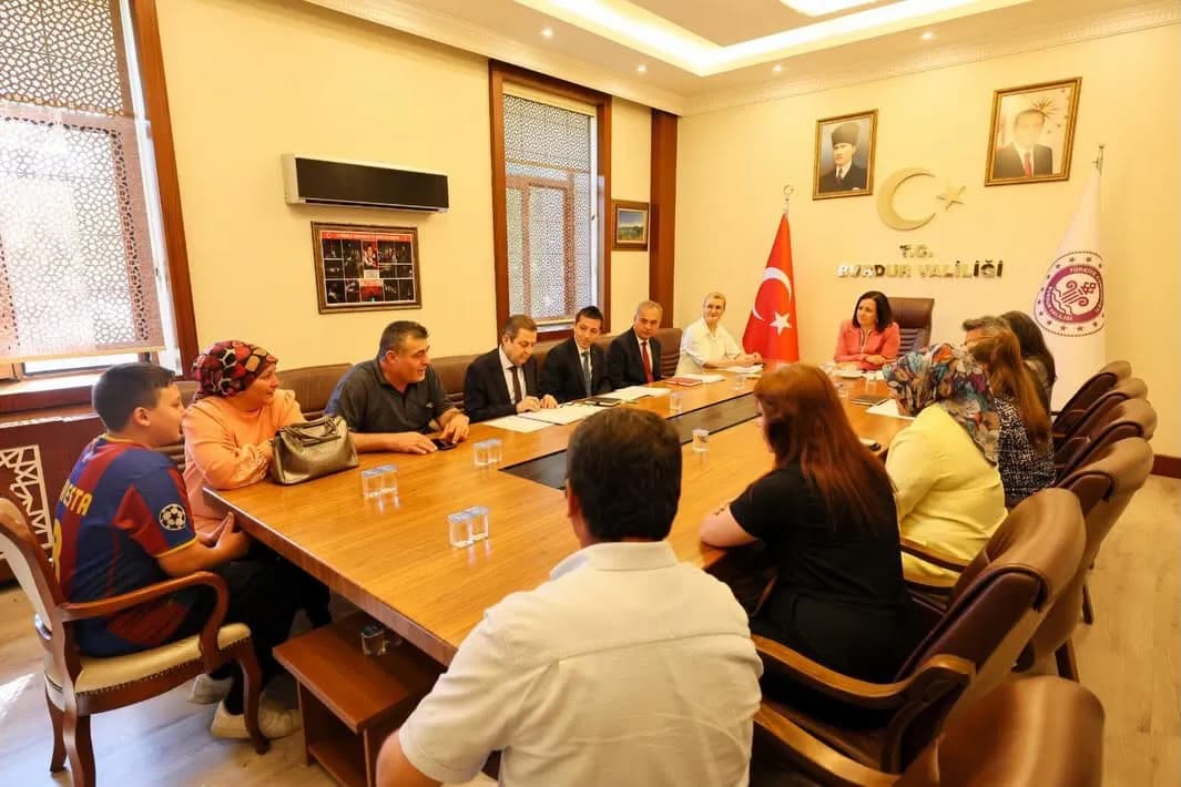 Burdur’da Devletin Kapısı Vatandaşa Açık: Vali Bilgihan Halkın Taleplerini Bizzat Dinliyor