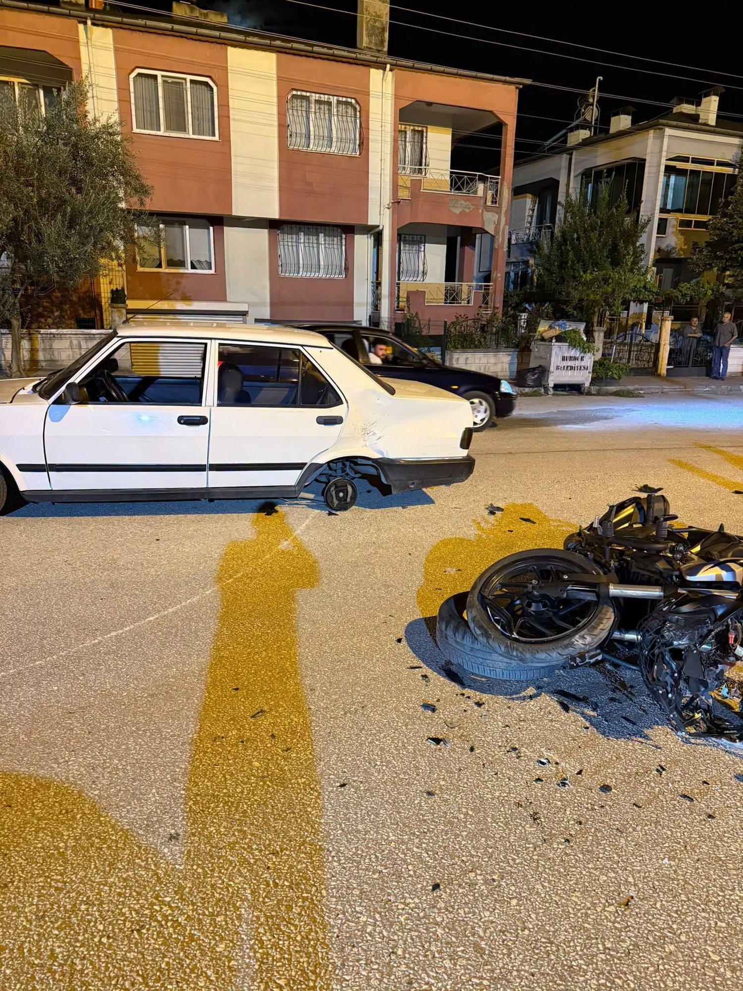 Burdur’da Tofaş ile Motosiklet Çarpıştı: Motosiklet Sürücüsü Yaralandı.