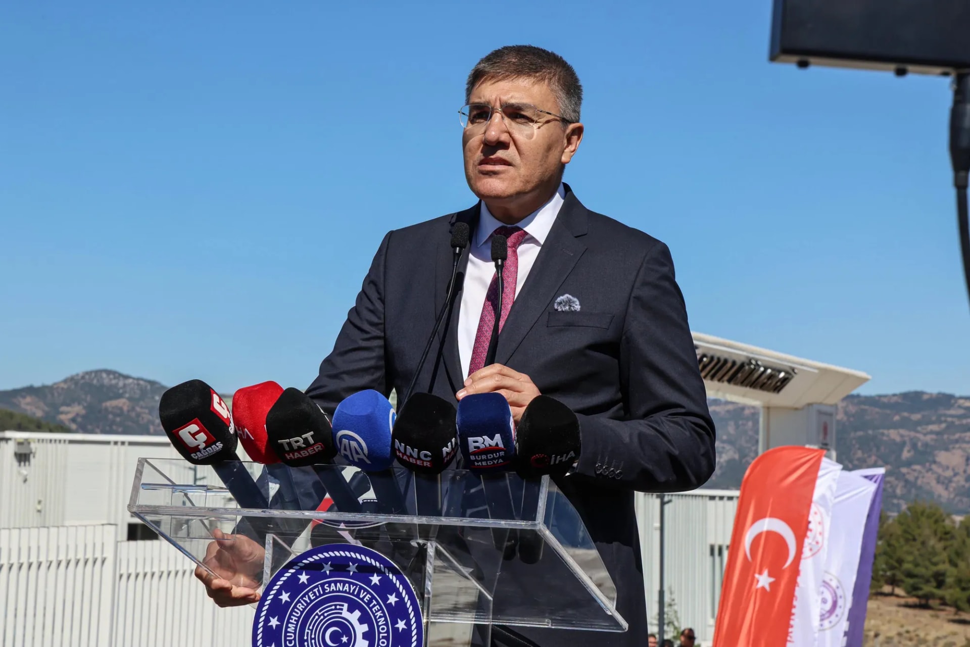 MAKÜ’DE MİLLİ TEKNOLOJİ ATÖLYESİ AÇILDI.