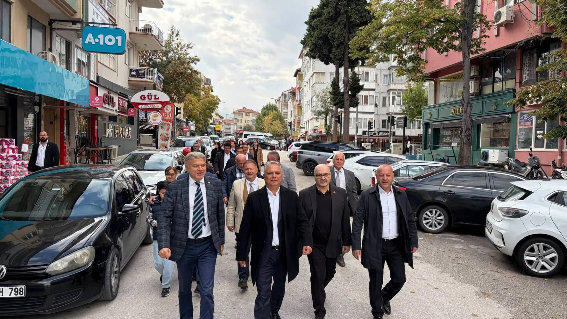 Ümit Uysal Burdur’da: “Partimizin tüzel kişiliğine sahip çıkmak büyük bir onurdur”