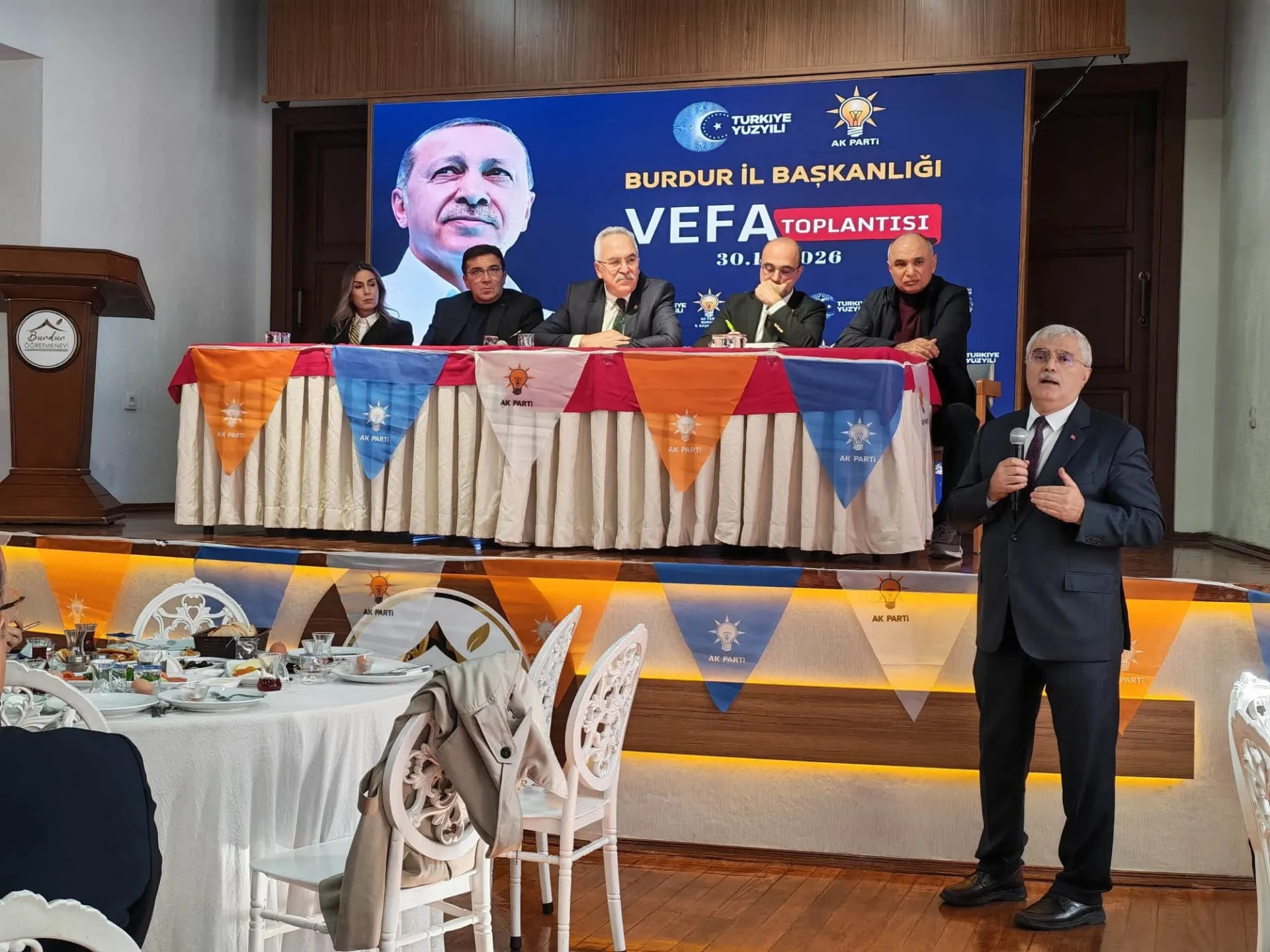 AK Parti’de Vefa Buluşması: Eski Teşkilat Mensupları Bir Araya Geldi.