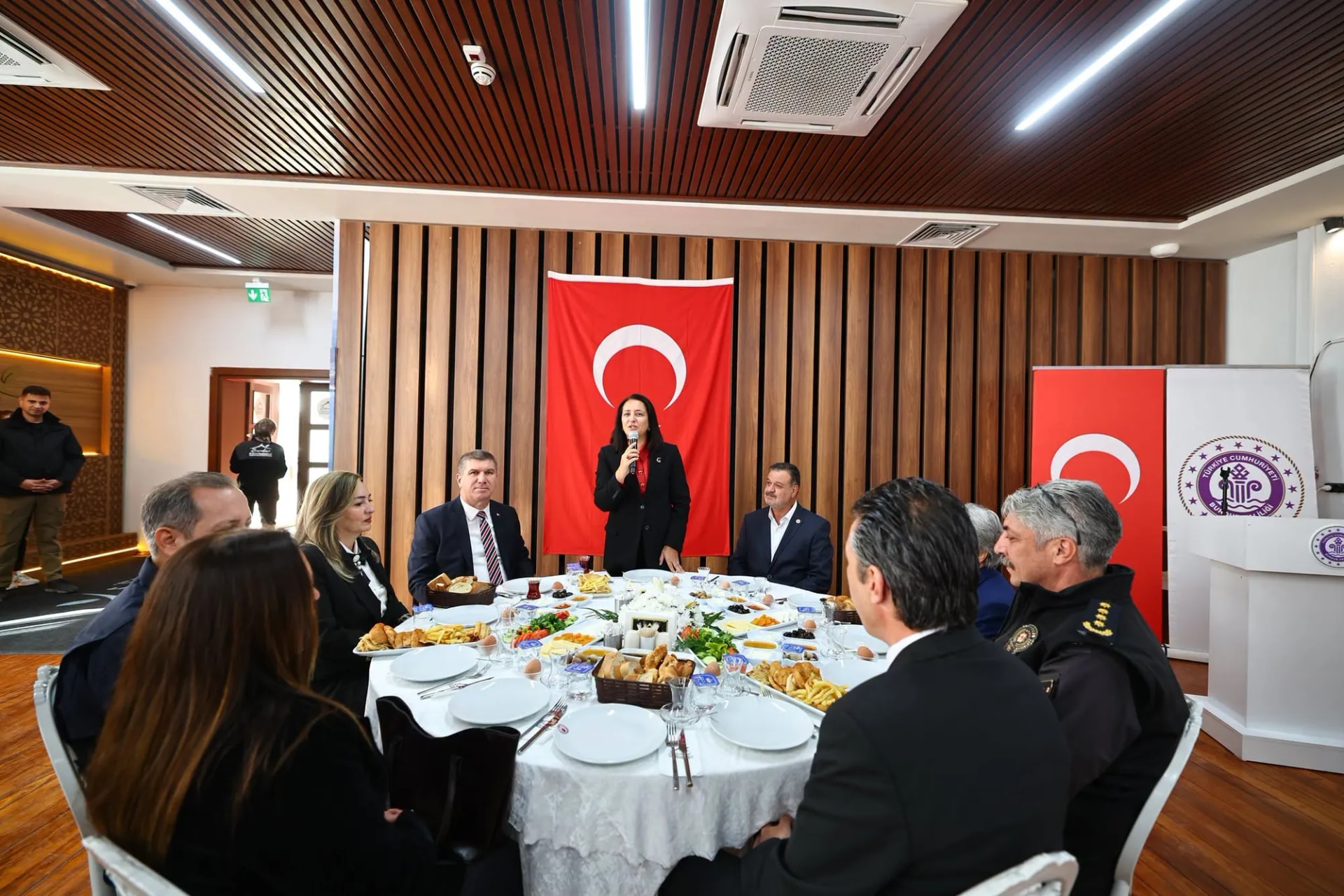 Vali Bilgihan, Burdur’un Muhtarlarıyla Bir Araya Geldi.