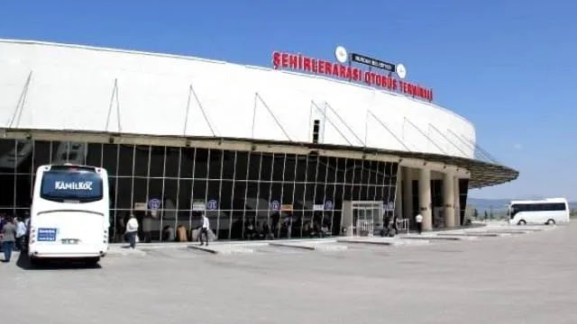 Burdur Otogarı’nda Gece Operasyonu: Şüpheliler Göz Altında.