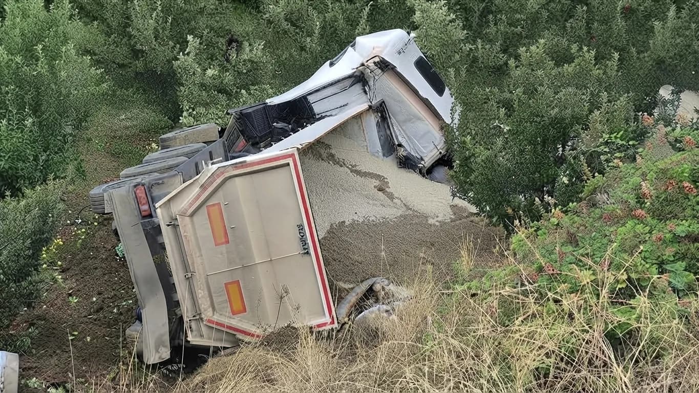 BUCAK’A ACI HABER! 43 YAŞINDAKİ TIR ŞOFÖRÜ KAZADA HAYATINI KAYBETTİ