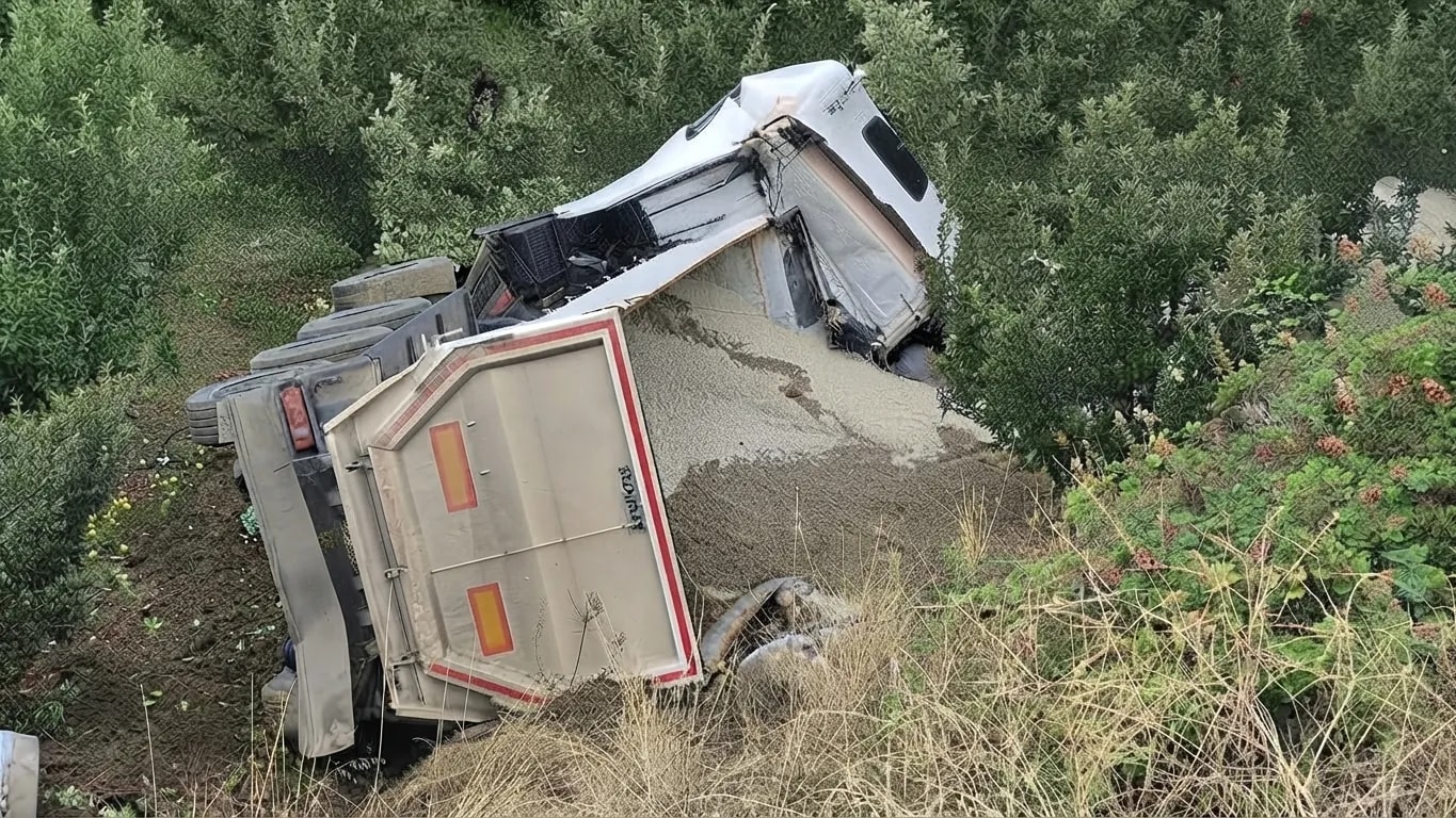 BUCAK’A ACI HABER! 43 YAŞINDAKİ TIR ŞOFÖRÜ KAZADA HAYATINI KAYBETTİ