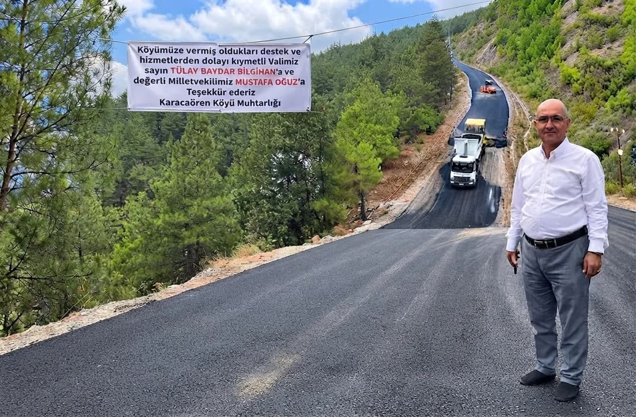 Bucak’ta dikkat çeken teşekkür: Muhtar köy girişine pankart astı.