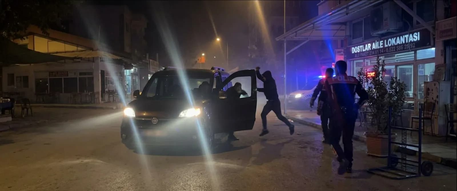 Burdur’da ilginç olay! Motosikletinin çalındığını söyledi, Polis sandı sivil otomobile saldırdı.