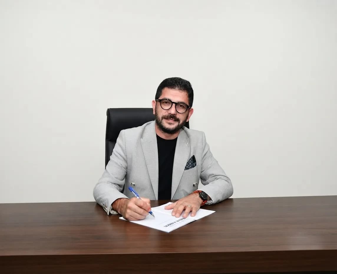 Ahmet Sedat Oktay’dan YENİ Parti’de sürpriz istifa: Gözler milletvekilliği adaylığına çevrildi.