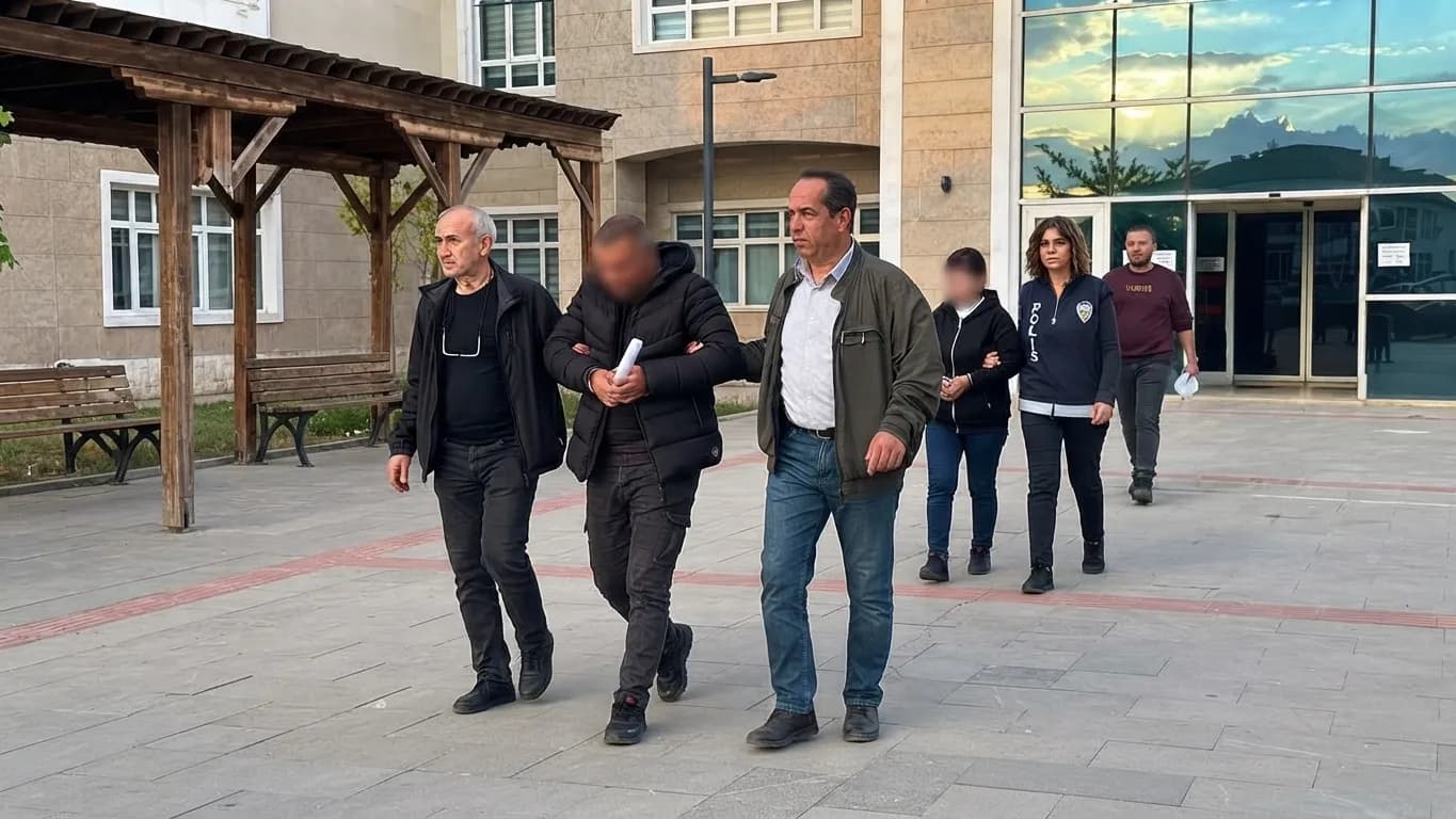 Burdur’da 72 Yaşındaki Adama Dehşeti Yaşattılar: Zorla Senet İddiası.