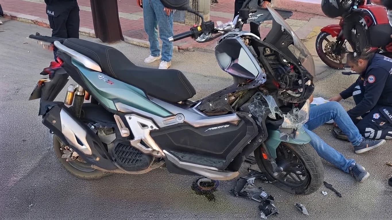 Burdur’da otomobil ile motosiklet çarpıştı: 1 yaralı.