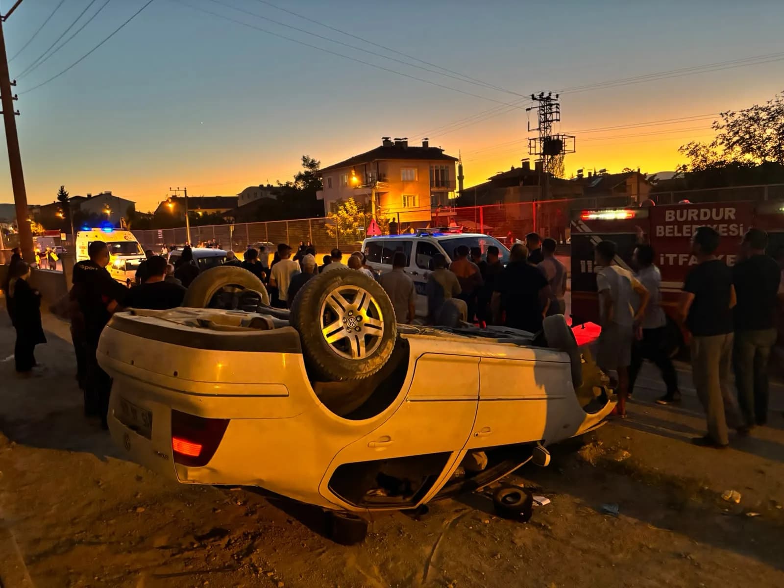 Kovalamaca Sonucu Takla Atan Otomobilde 5 Yaşındaki Çocuk ve Sürücü Yaralandı