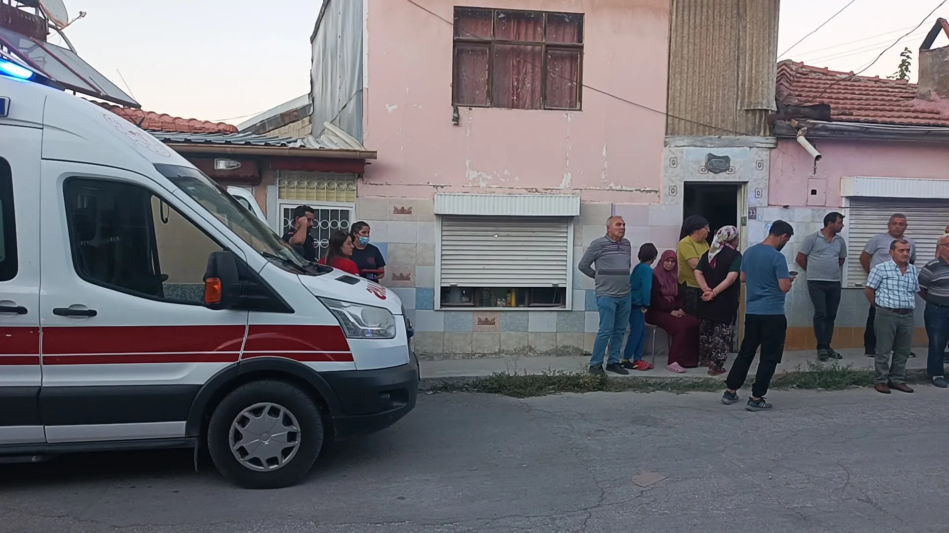 EVİNDE ÖLÜ BULUNDU !