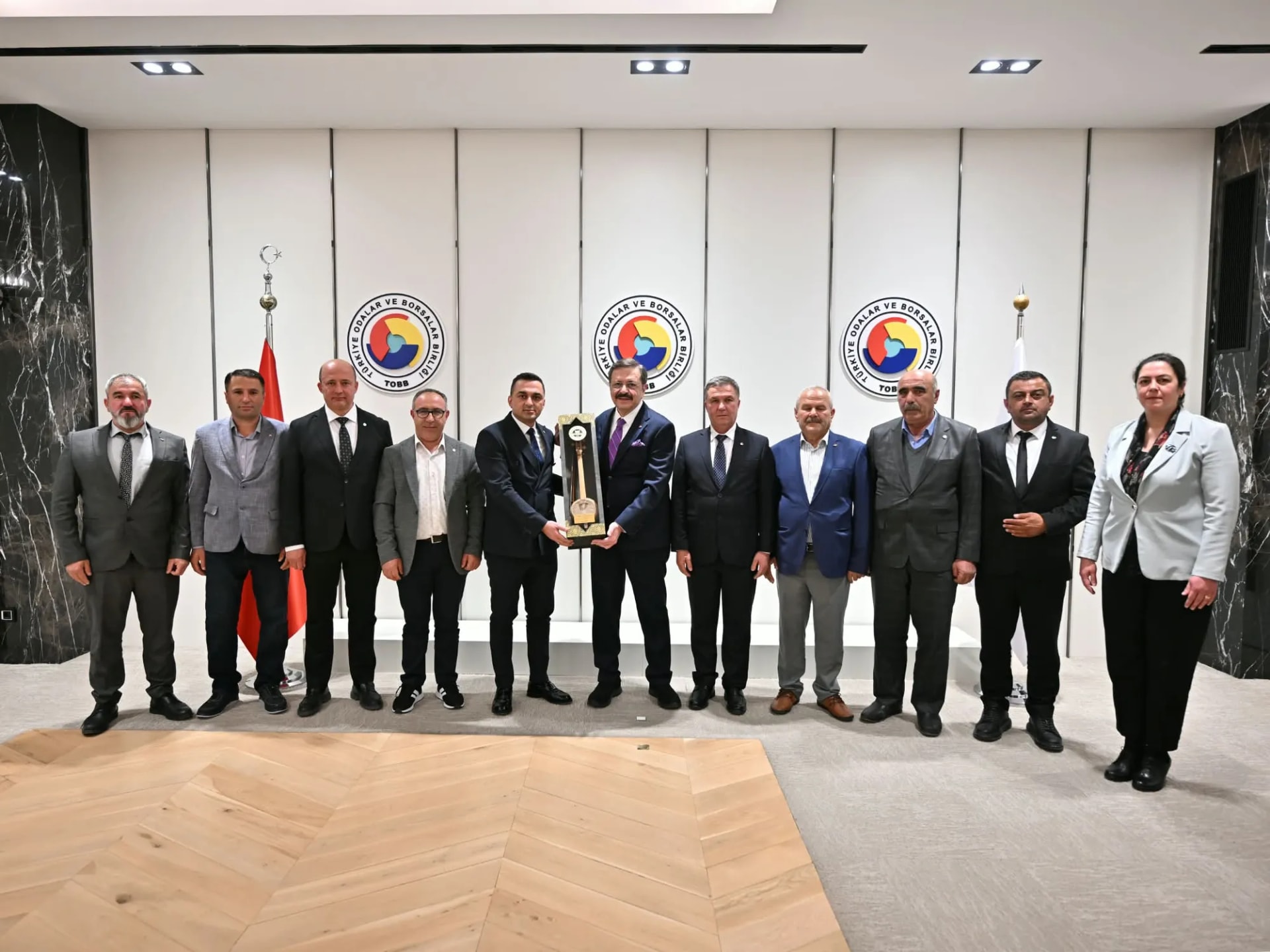 BURDUR TİCARET BORSASI HEYETİNDEN TOBB BAŞKANI HİSARCIKLIOĞLU’NA ZİYARET.