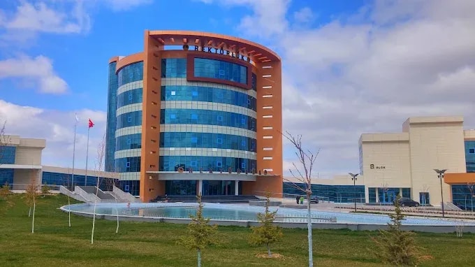 MAKÜ’lü 4 Akademisyen Dünyanın İlk Yüzde 2’lik Bilim İnsanları Listesinde.