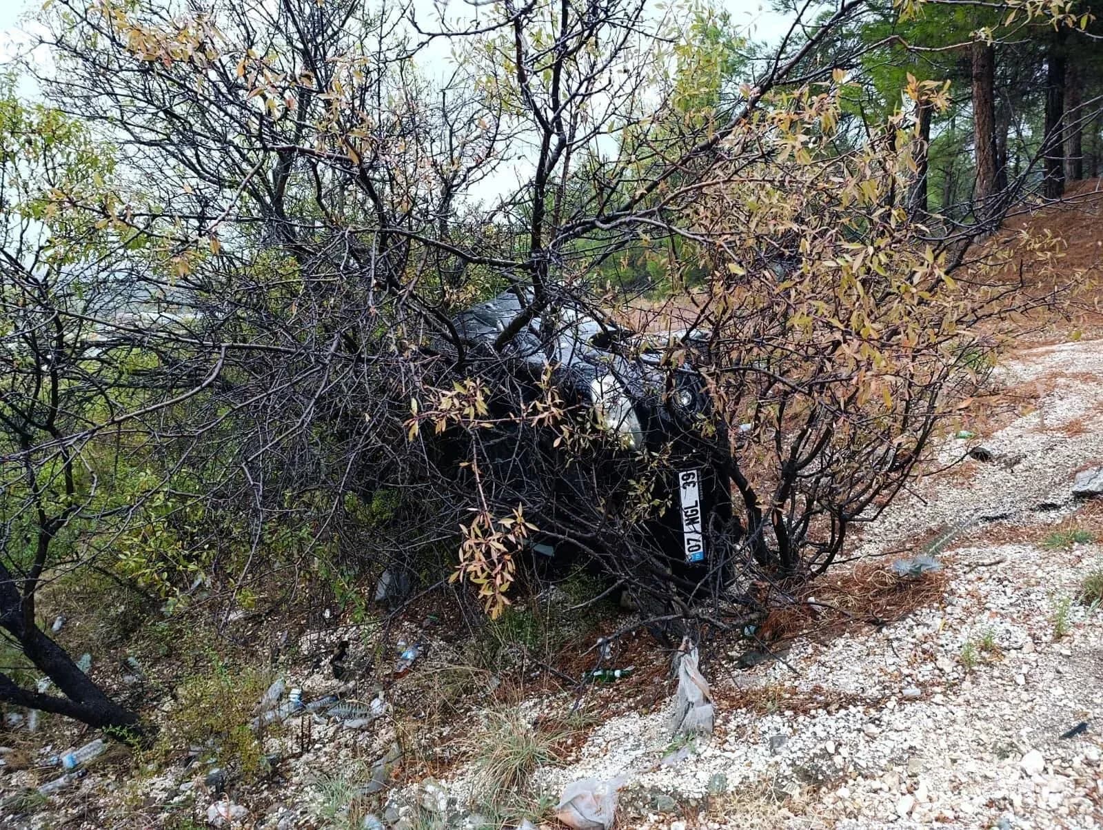 Burdur-Isparta Dağ Yolunda Otomobil Şarampole Devrildi: 2 Yaralı